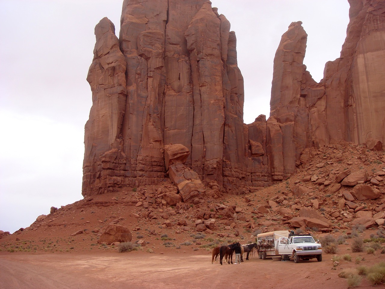 horses horseback riding monument valley free photo