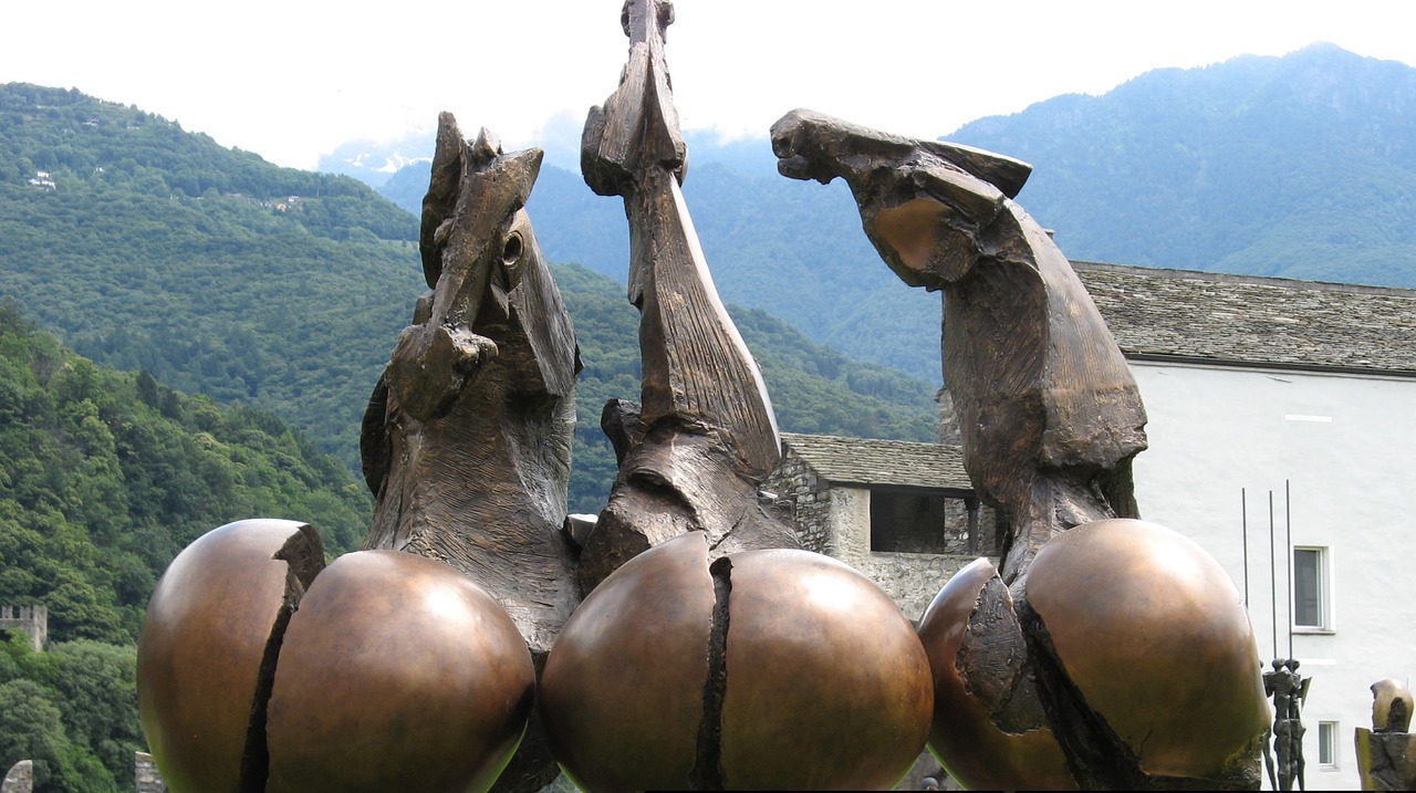 horses buttocks sculpture free photo
