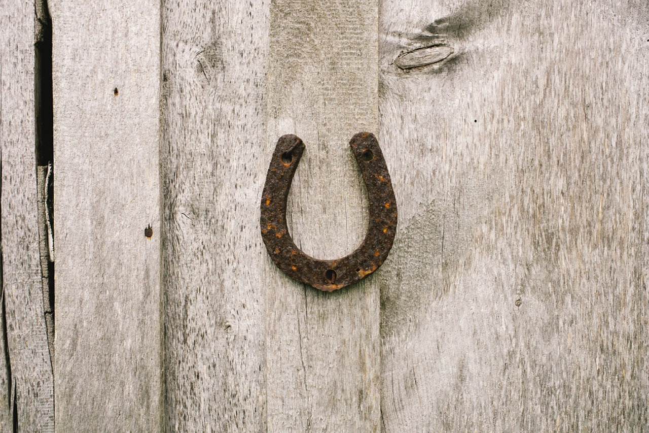horseshoe barn rusty free photo