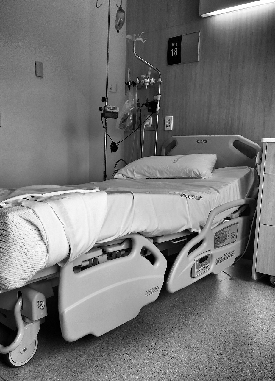 hospital bed emergency free photo
