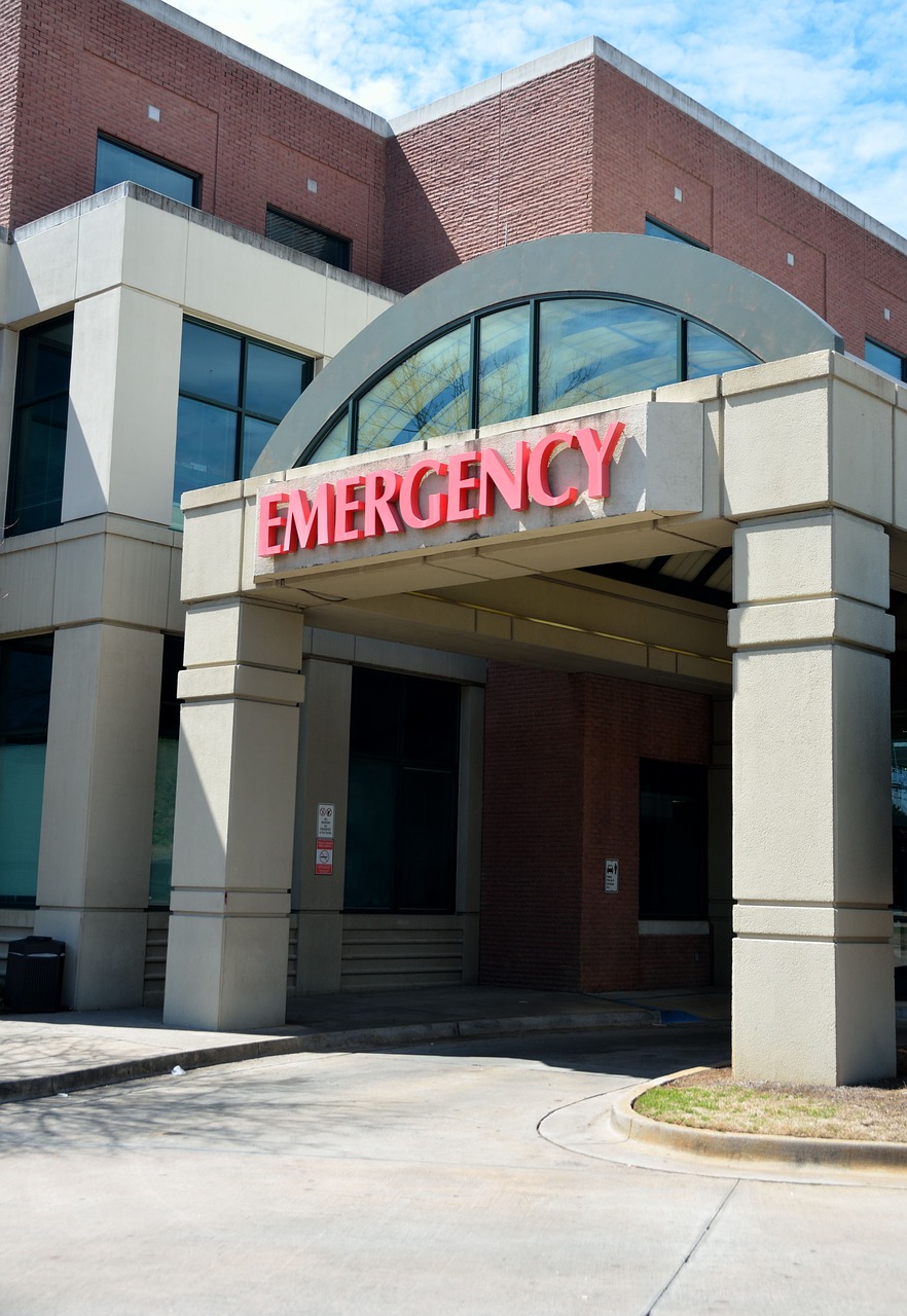 hospital  emergency  entrance free photo