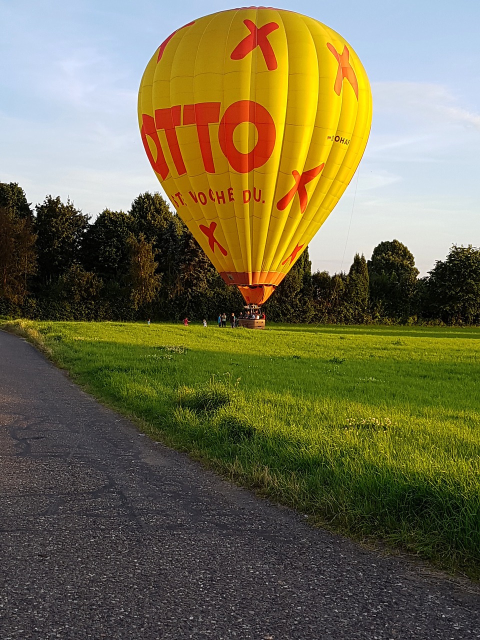 hot air balloon landed field free photo