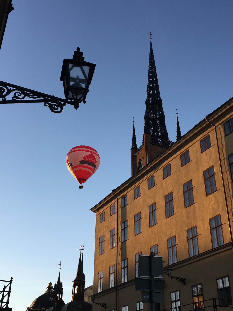 hot air balloon streetlight riddarholmskyrkan free photo