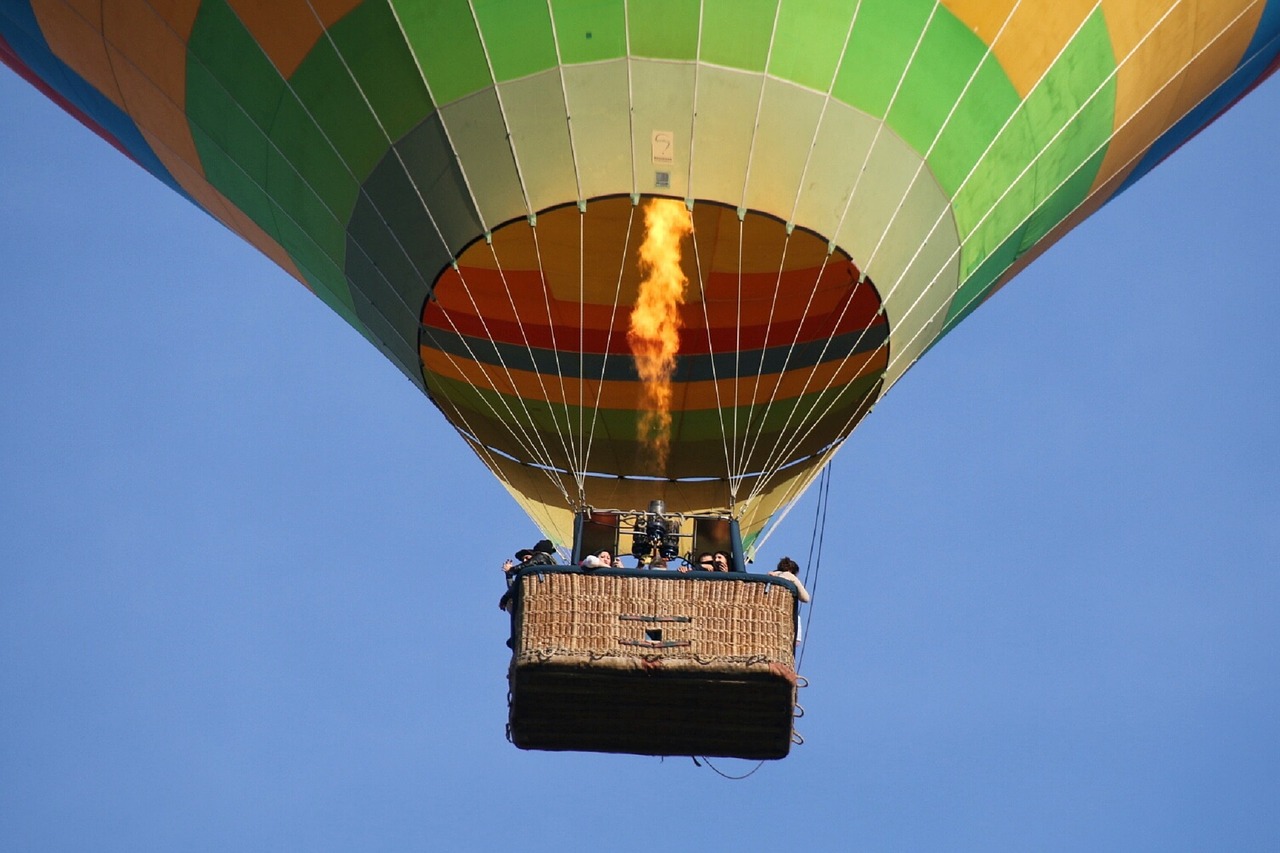 hot air balloon floating fun free photo