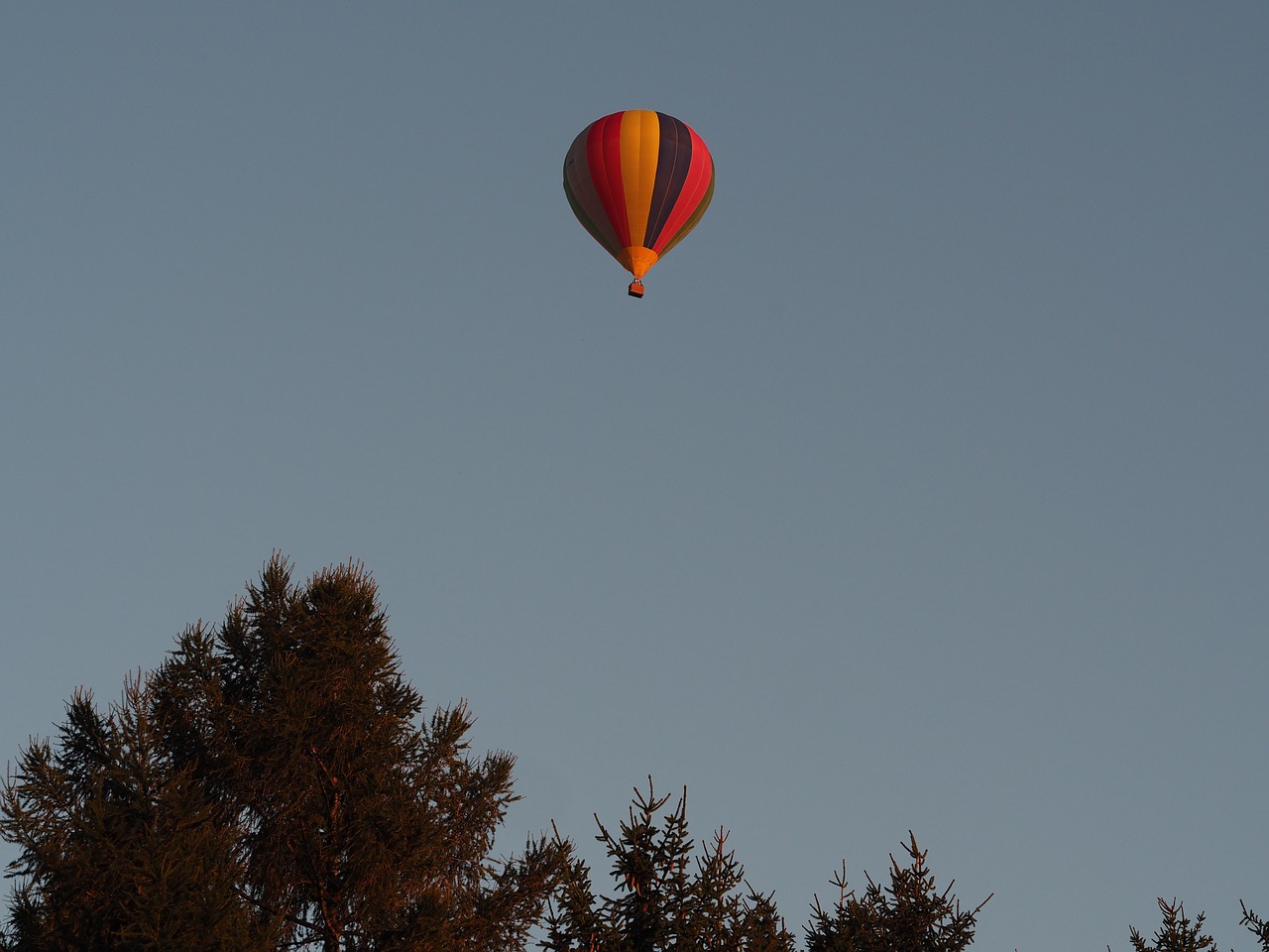 Hot air balloon,balloon,captive balloon,hot air balloon ride,ballooning ...