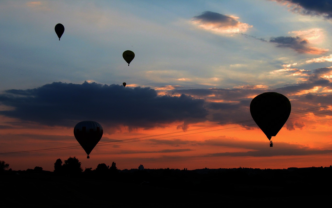 hot air balloon  sunset  balloon free photo