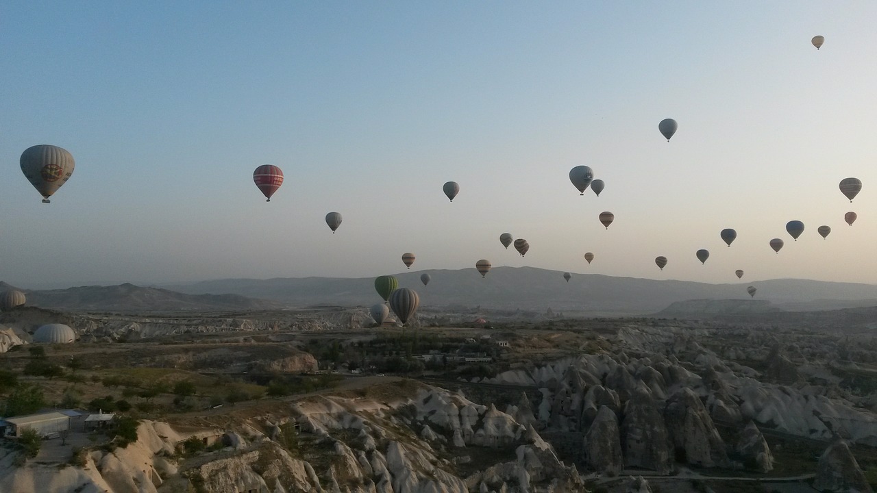 hot air balloon balloon hot air balloon ride free photo