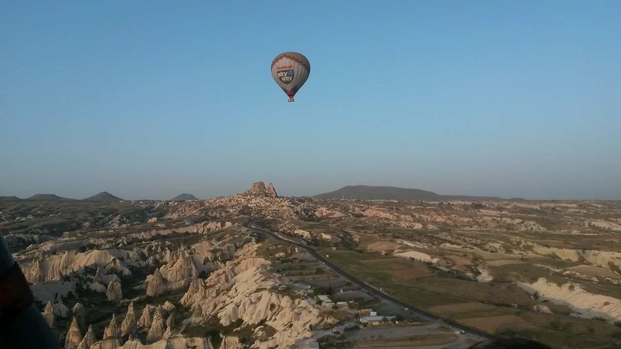 hot air balloon balloon hot air balloon ride free photo