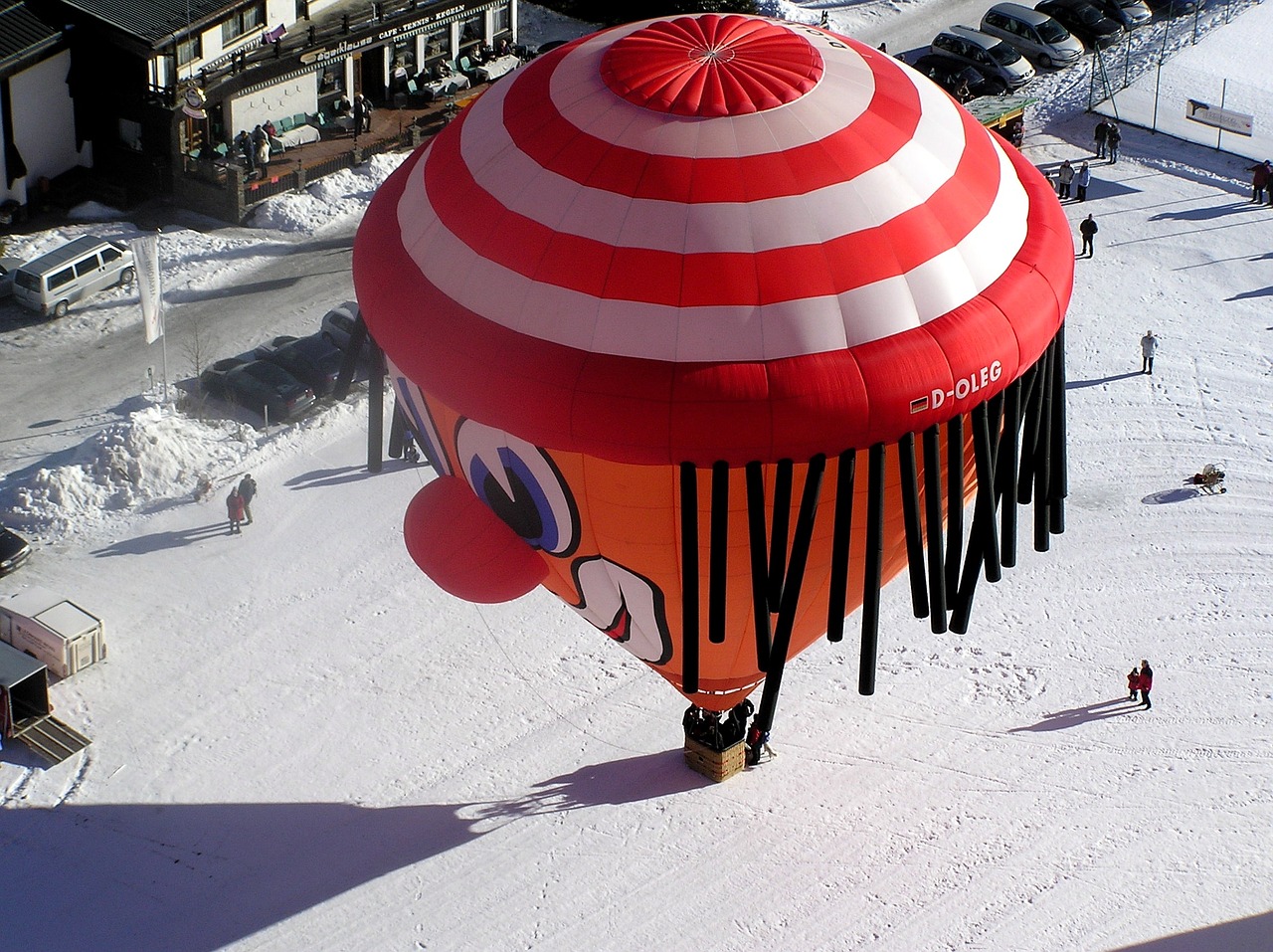 hot air balloon clown tannheim free photo