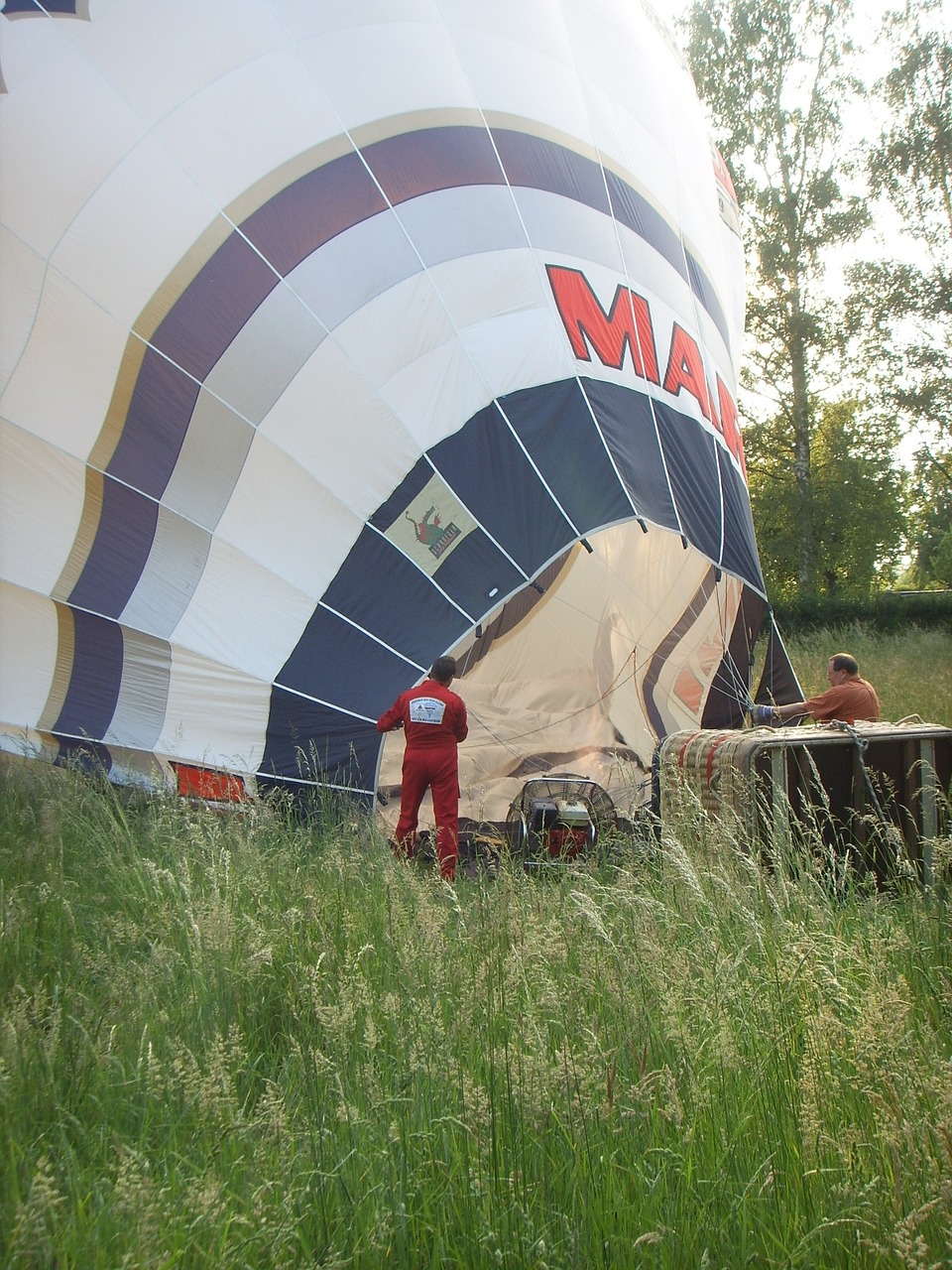 hot air balloon balloon hot air balloon ride free photo