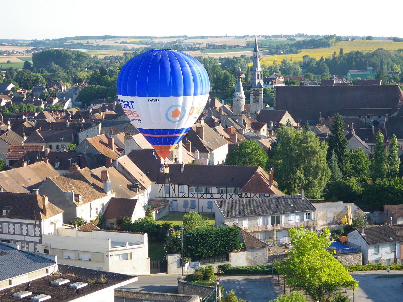 hot-air ballooning city st pourçain on sioule free photo