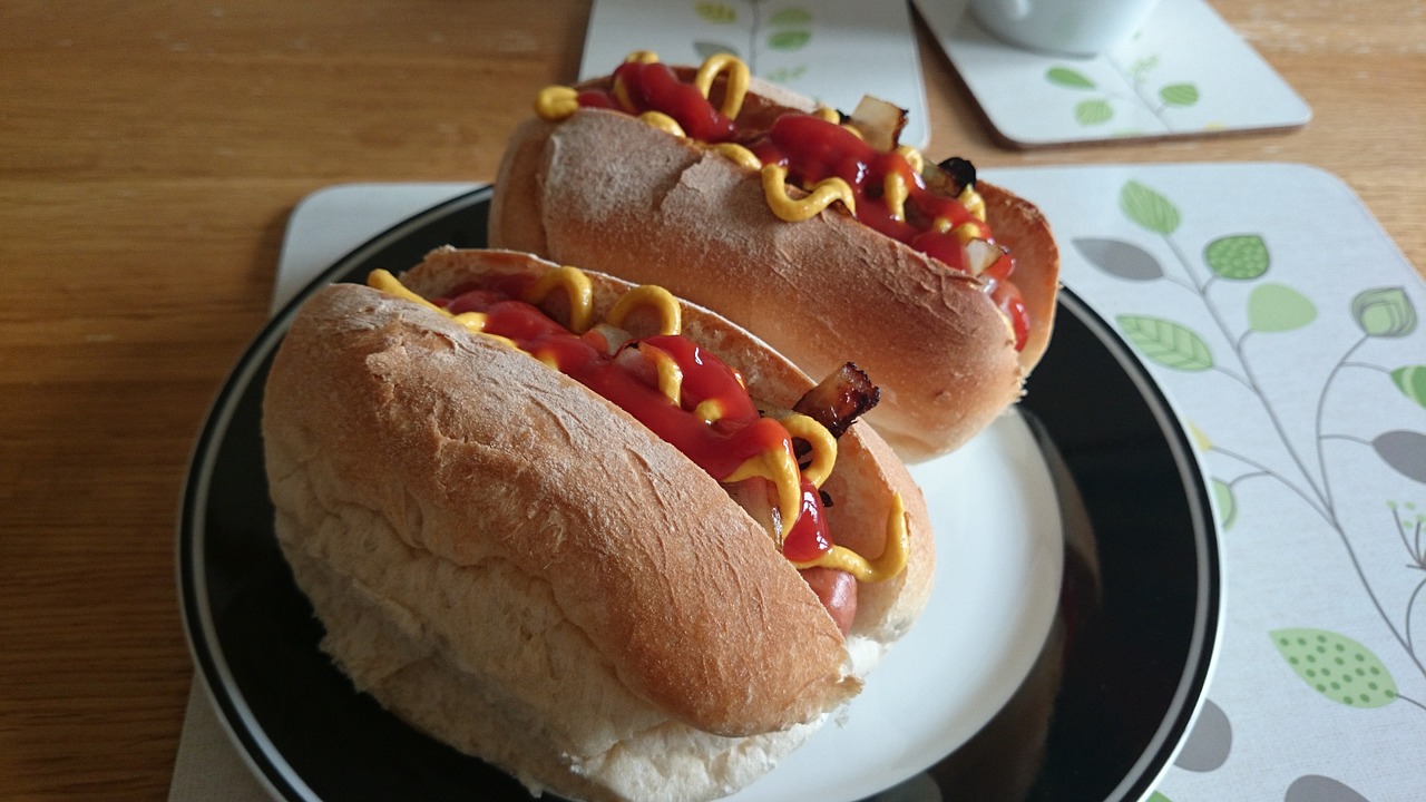 hot dogs frankfurters bun free photo