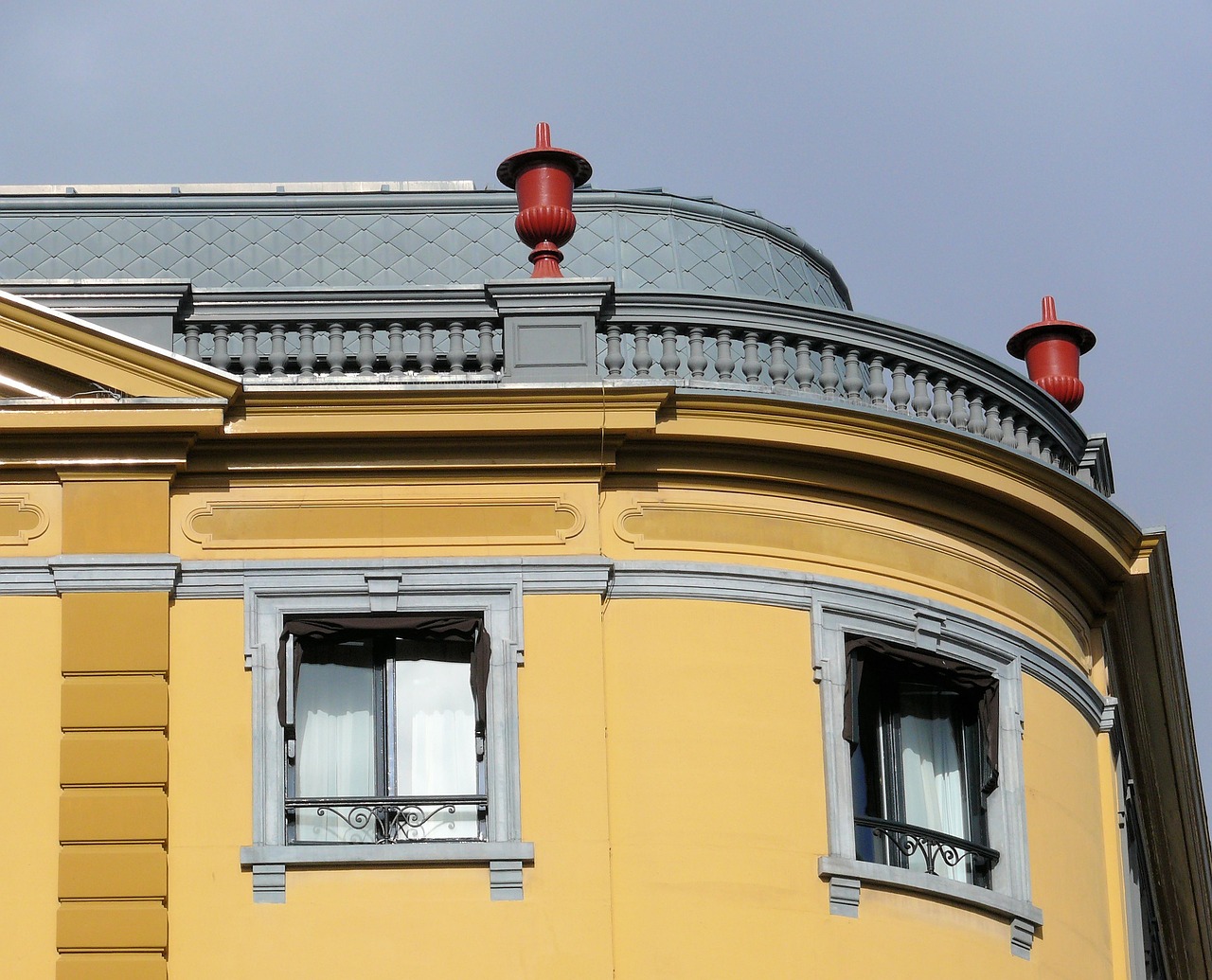 hotel des indes roof building free photo