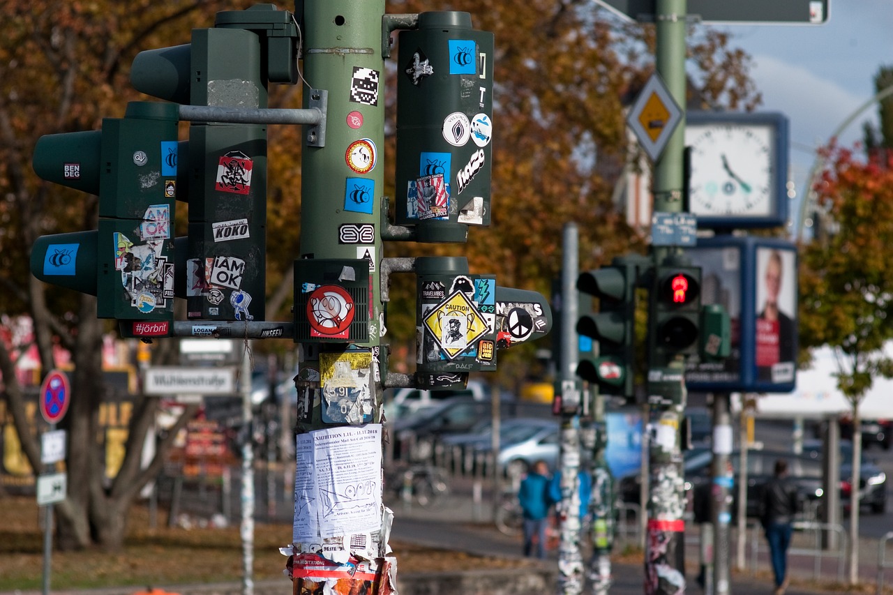 hotels in berlin  germany  traffic lights free photo