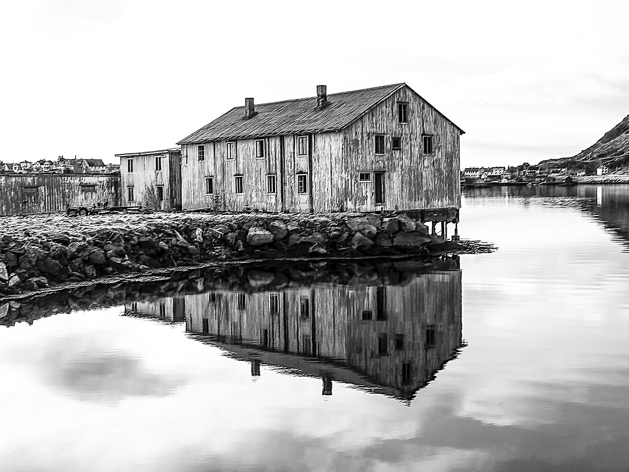 house water mirroring free photo