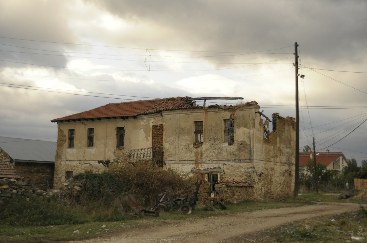 house ruin old house free photo