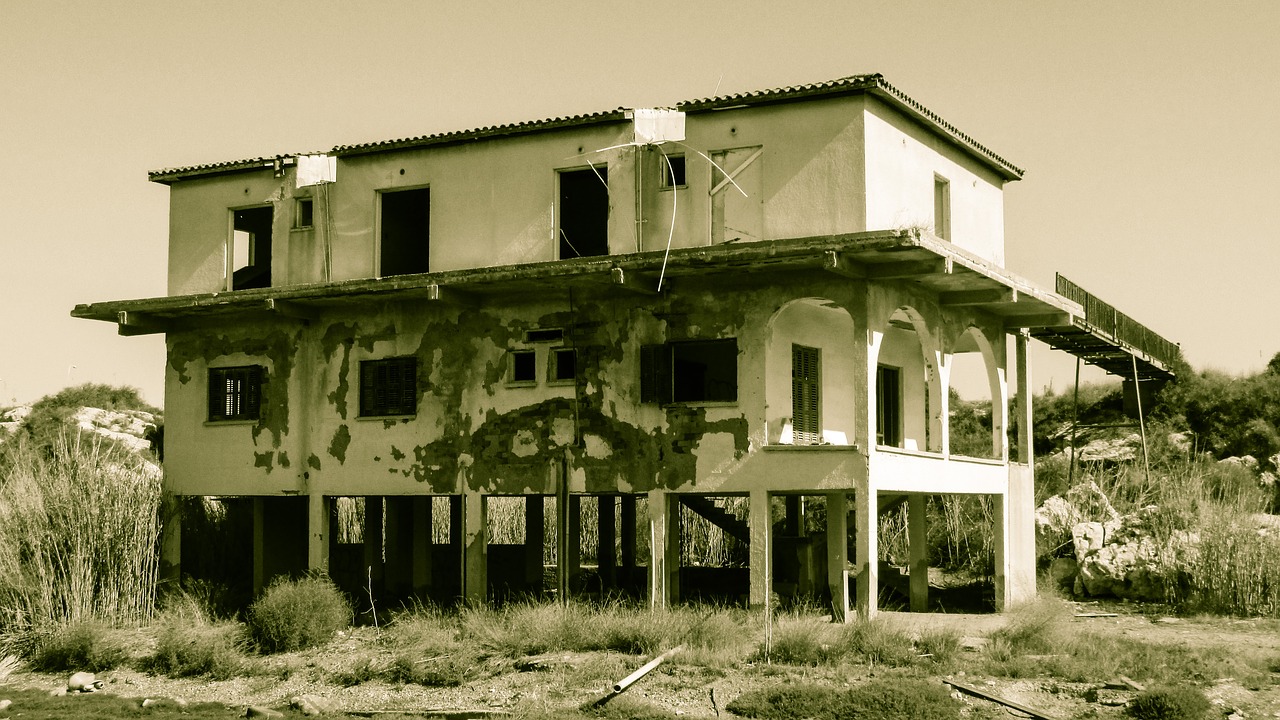 house destroyed abandoned free photo