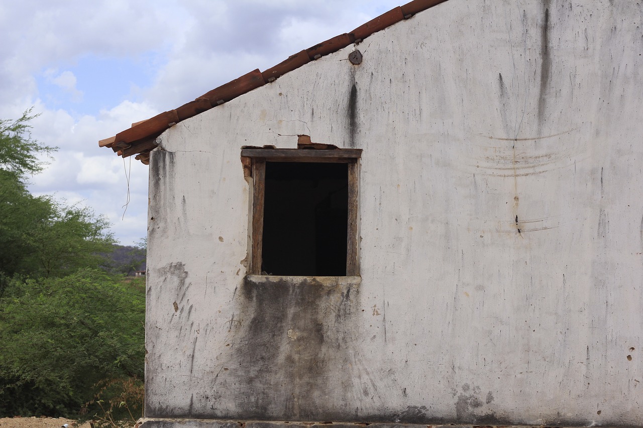 house abandoned haunted free photo