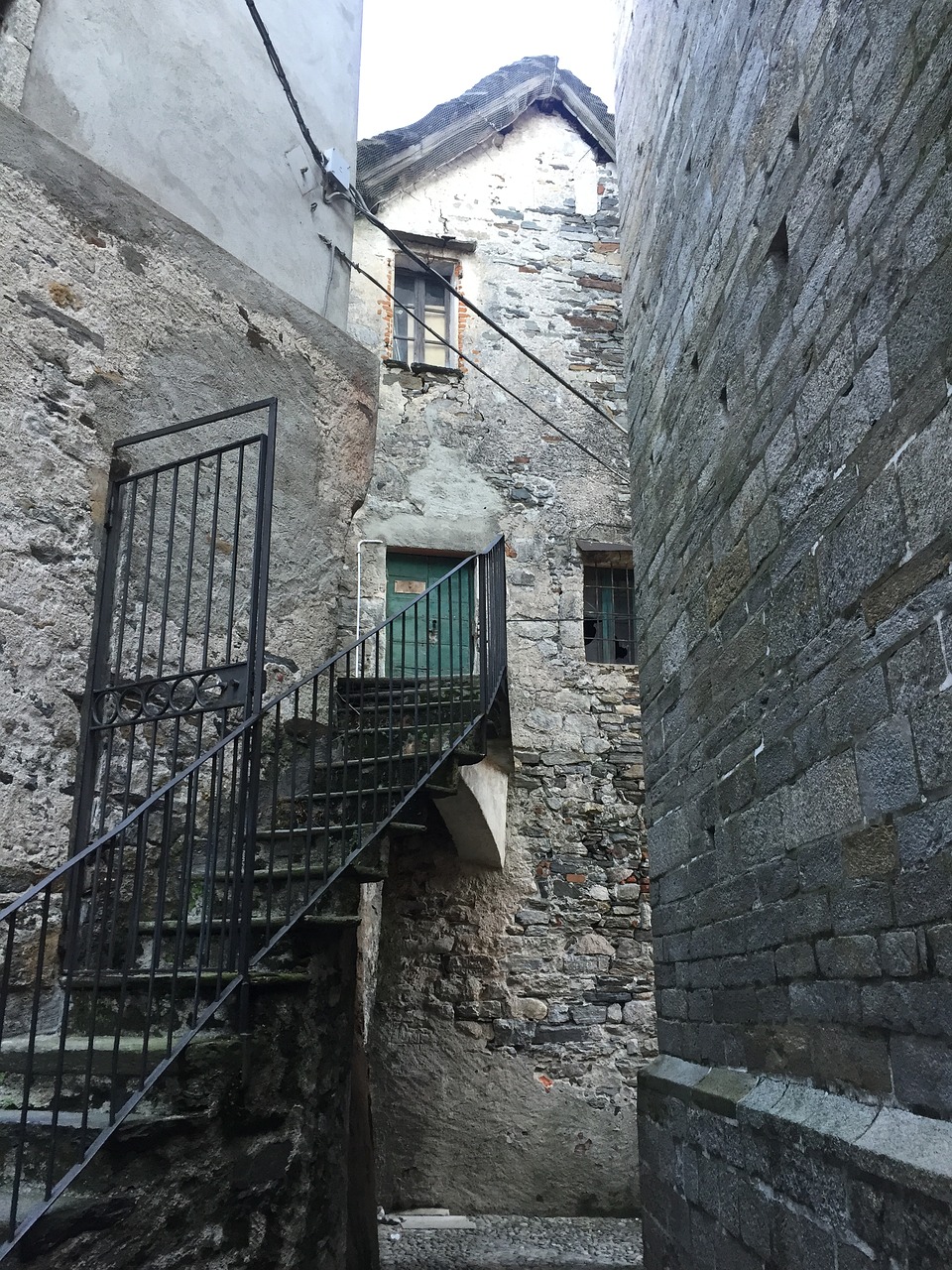 house stairs stone free photo