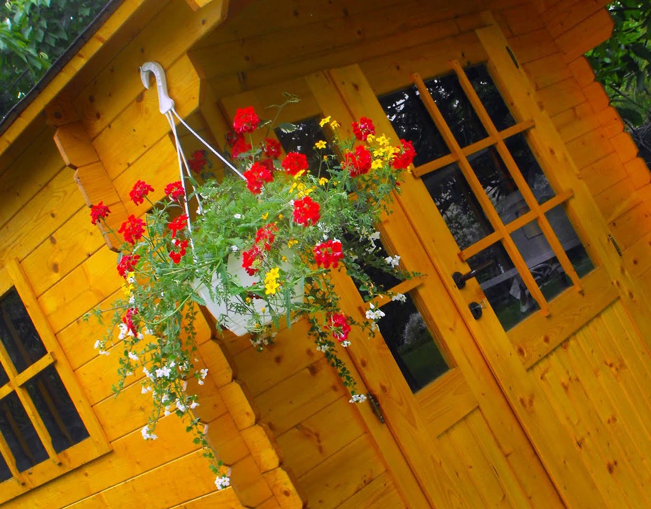 house wooden kôlňa free photo