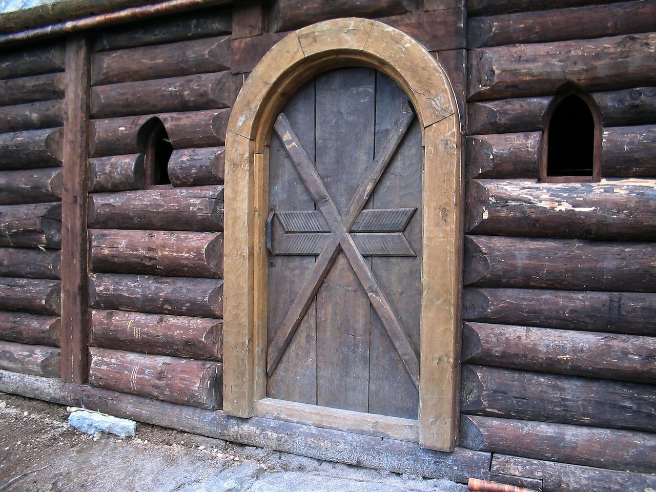 house door logs free photo