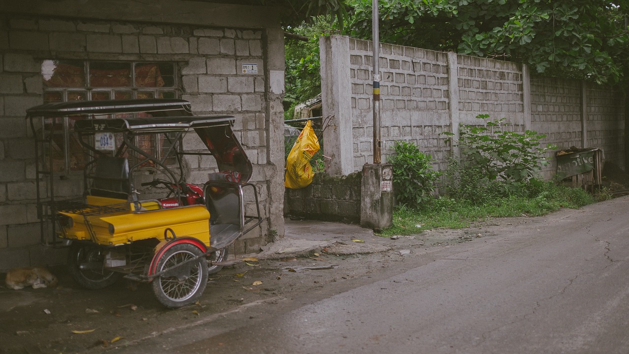 house wall tricycle free photo