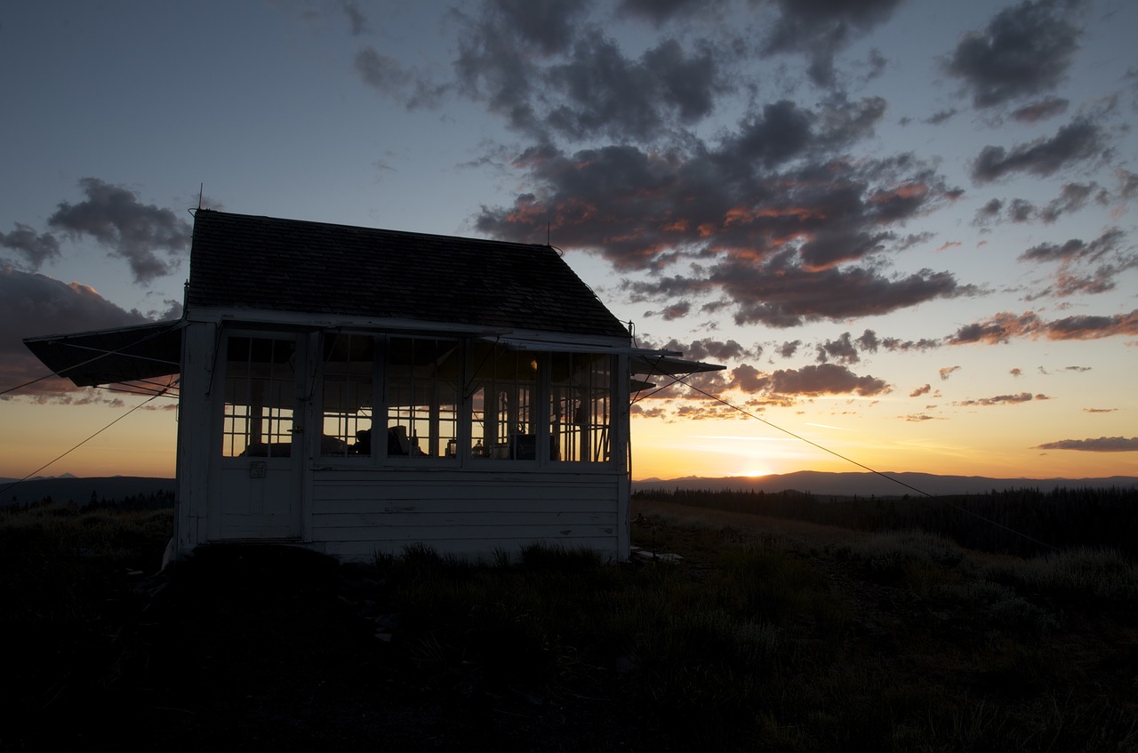 house cottage cabin free photo