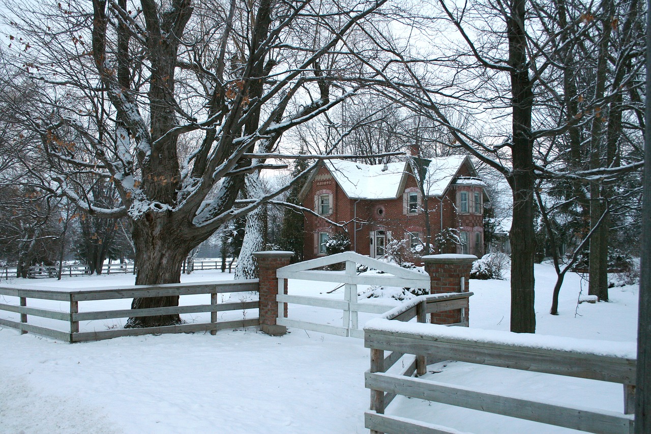 house home winter free photo