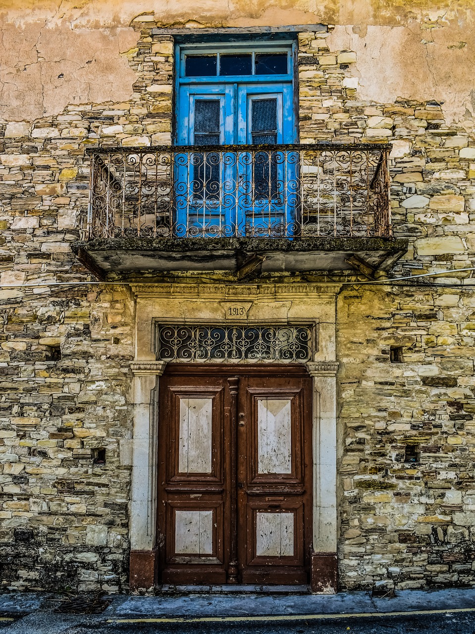 house abandoned decay free photo