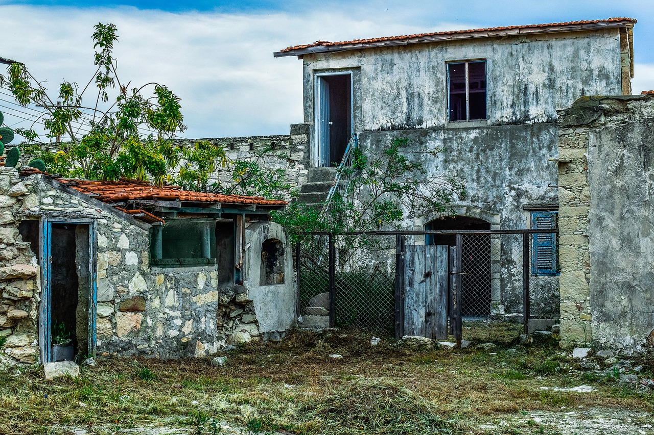 house architecture abandoned free photo