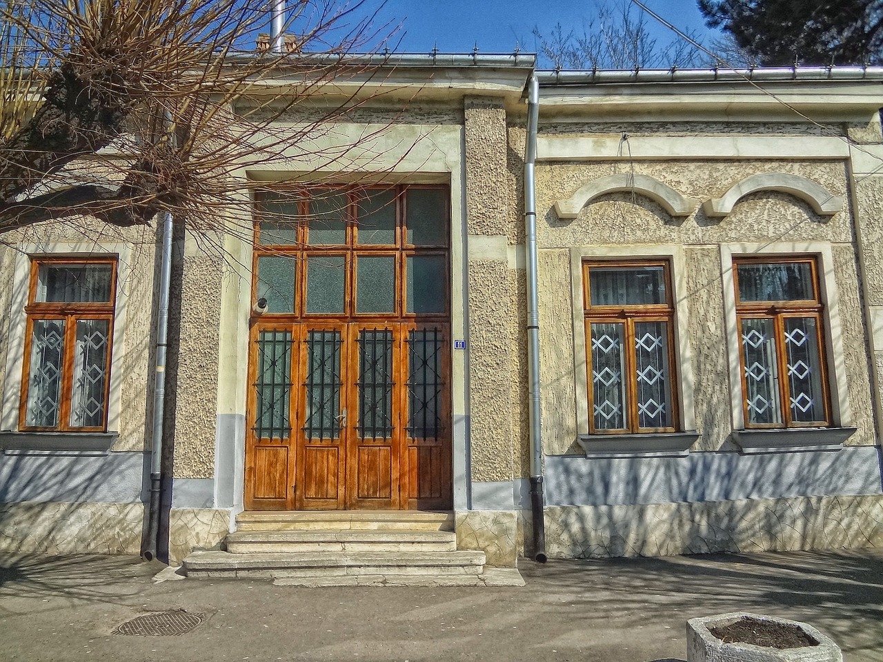 house doors falticeni free photo