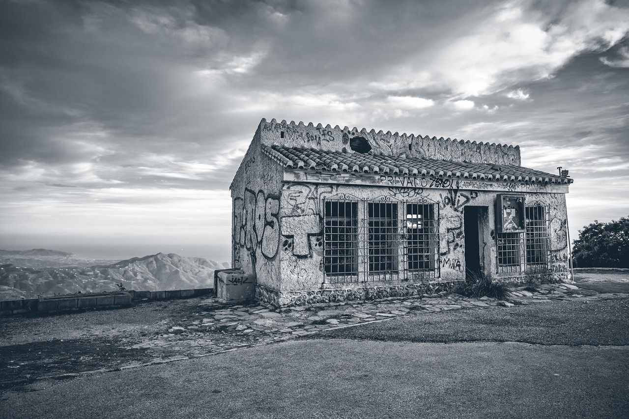 house  abandoned  dilapidated free photo