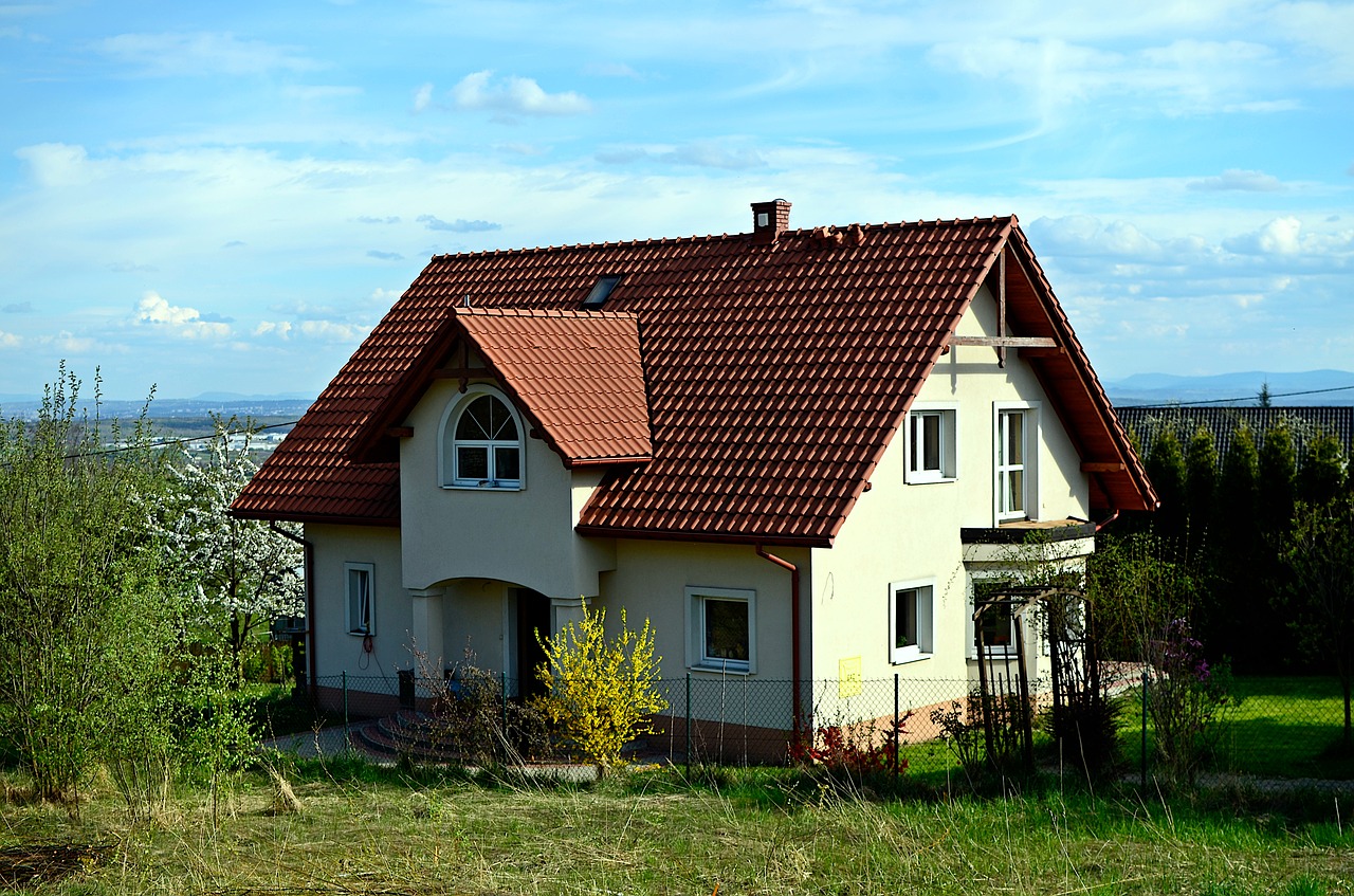 house  the roof of the  tile free photo