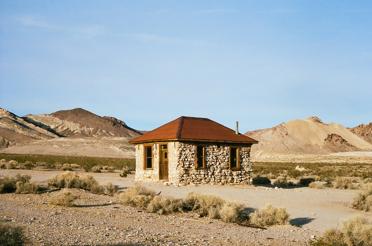 house  vacant  desert free photo