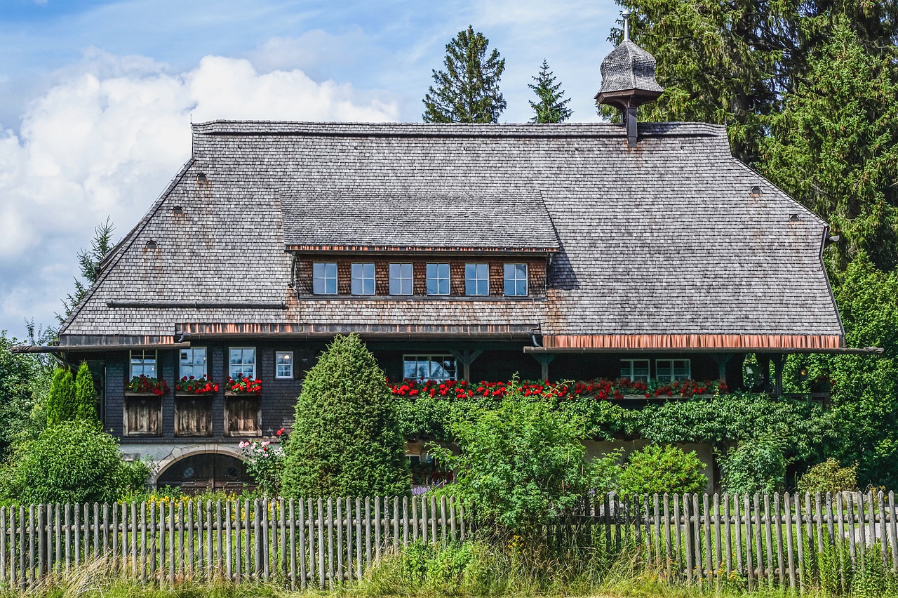 house  forest house  truss free photo