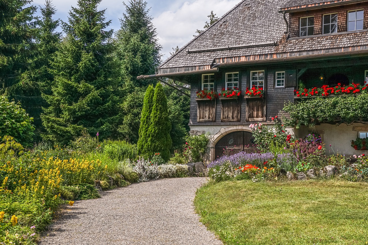 house  forest house  truss free photo