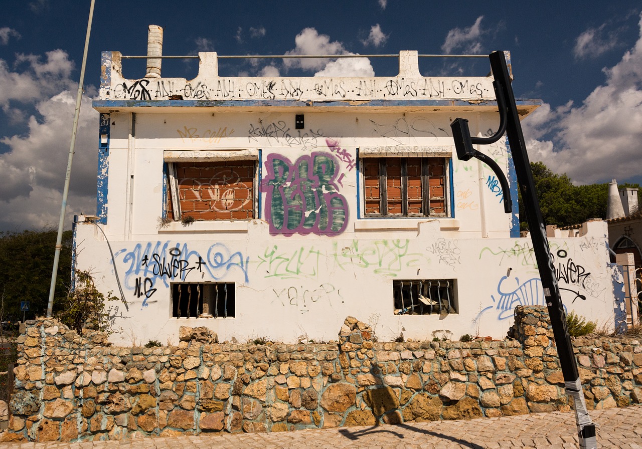 house abandonded ruin free photo