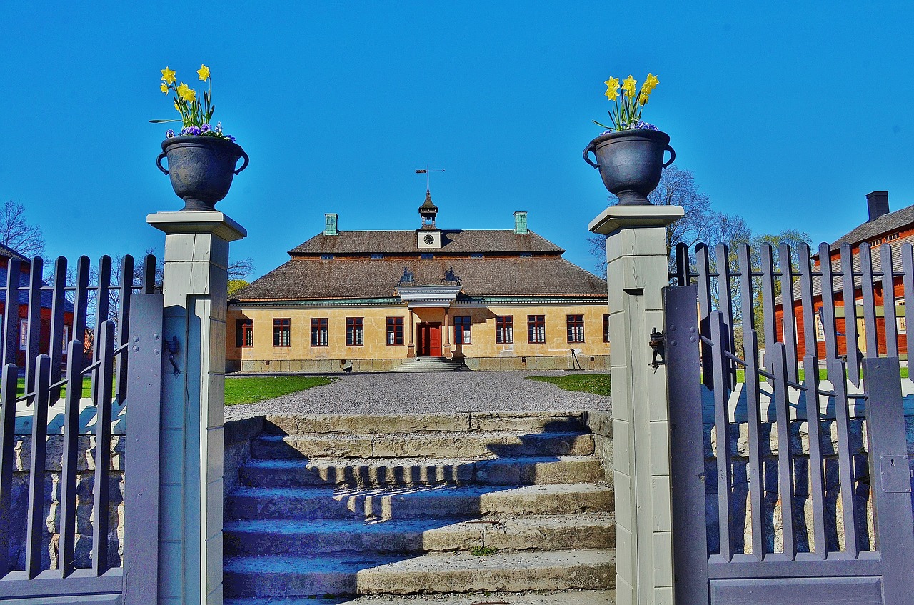 house monument building free photo