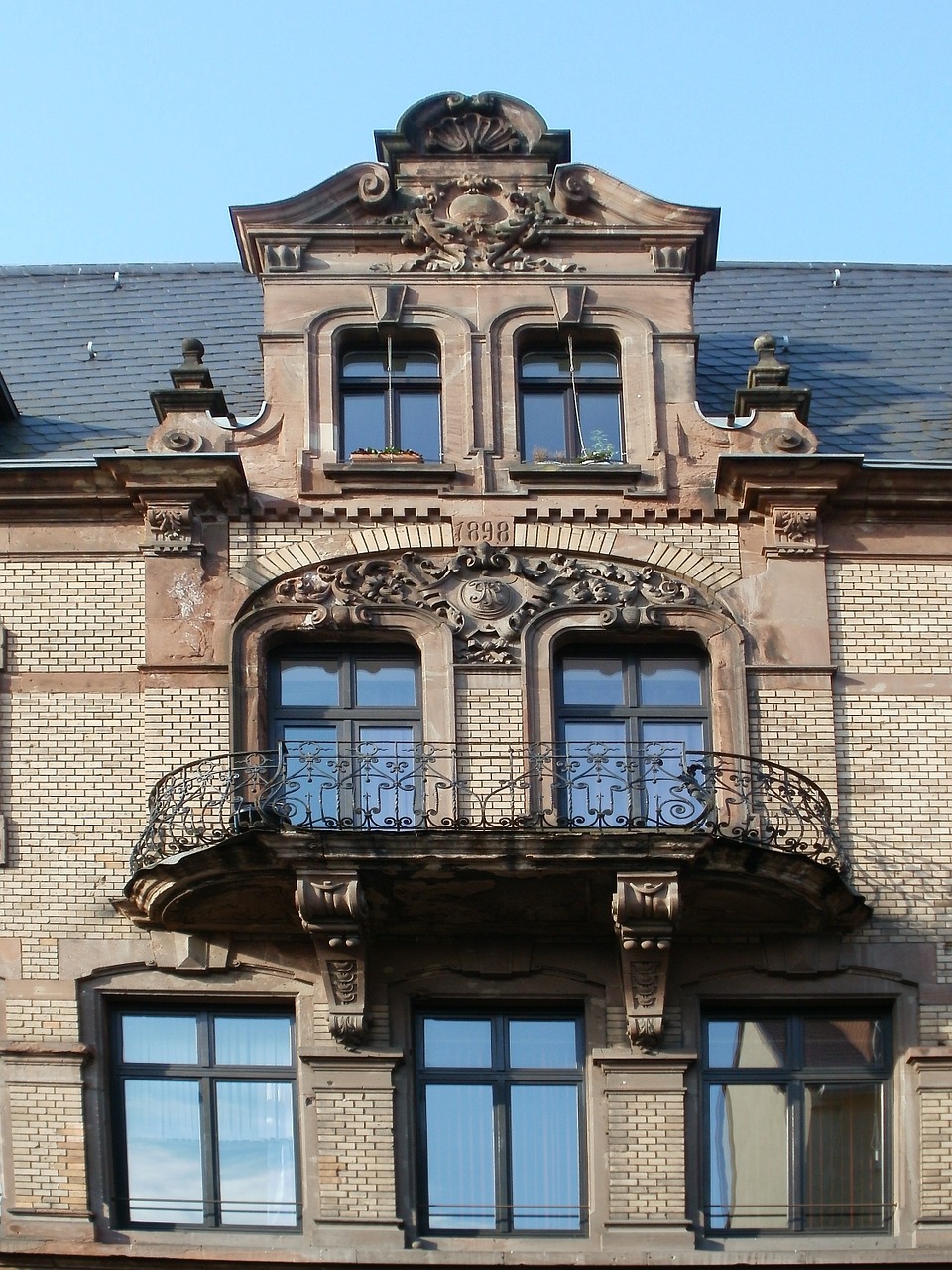 house building saarbrucken free photo