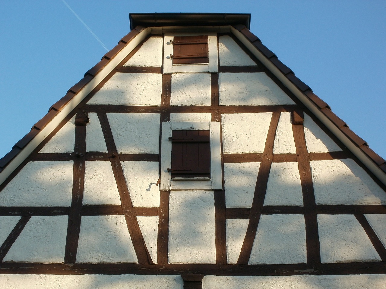 house gable pediment free photo