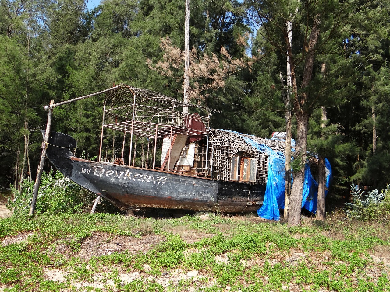 house boat abandoned weathered free photo