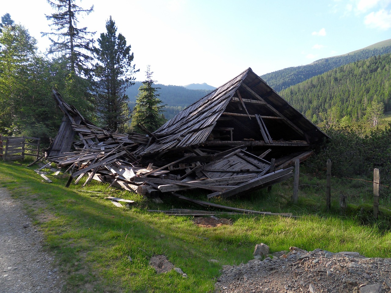 house crash broken shed free photo