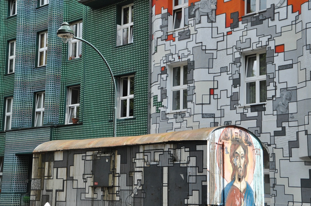 house facade düsseldorf street art free photo