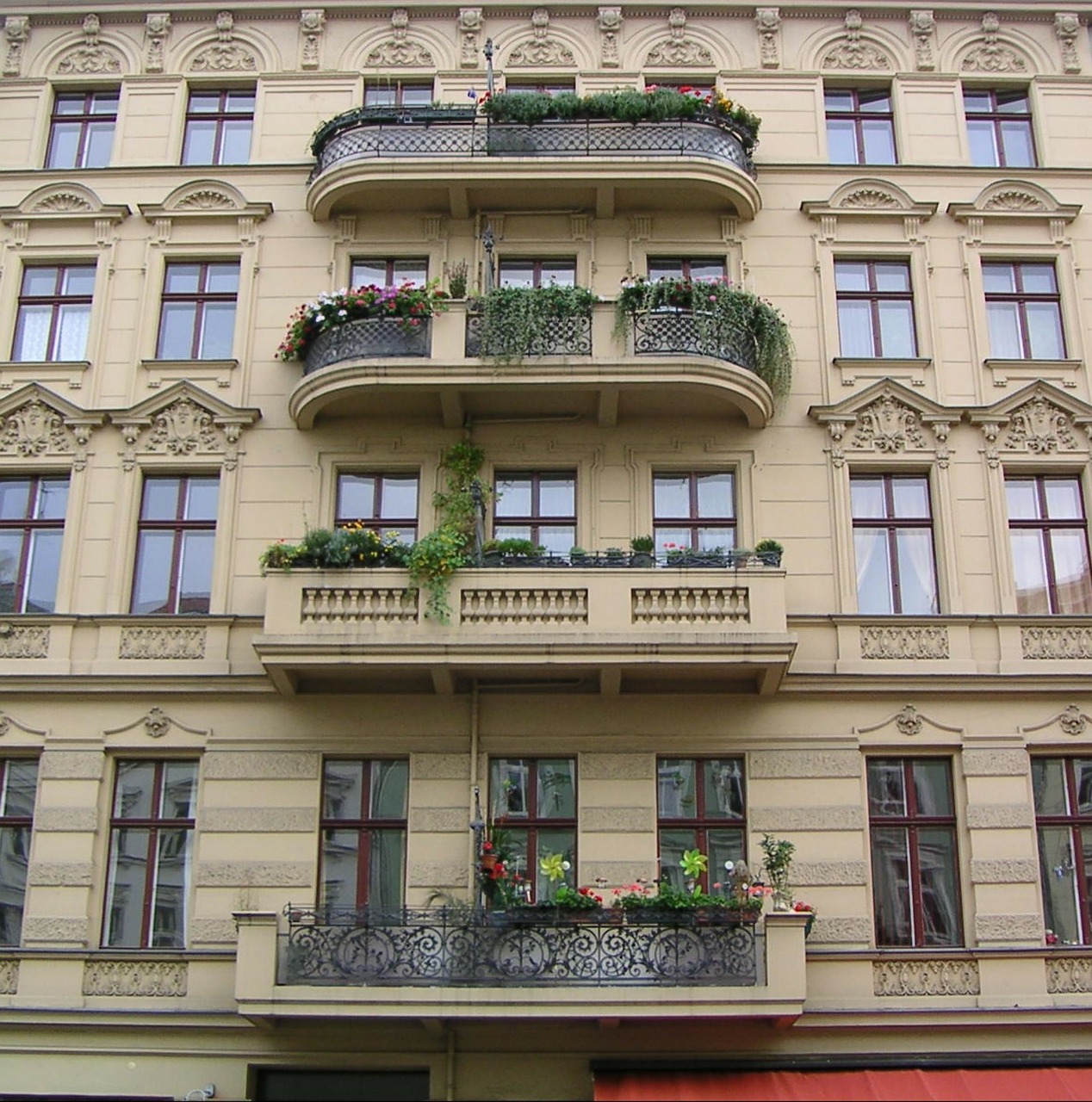 house facade balcony rmazza kreuzberg free photo