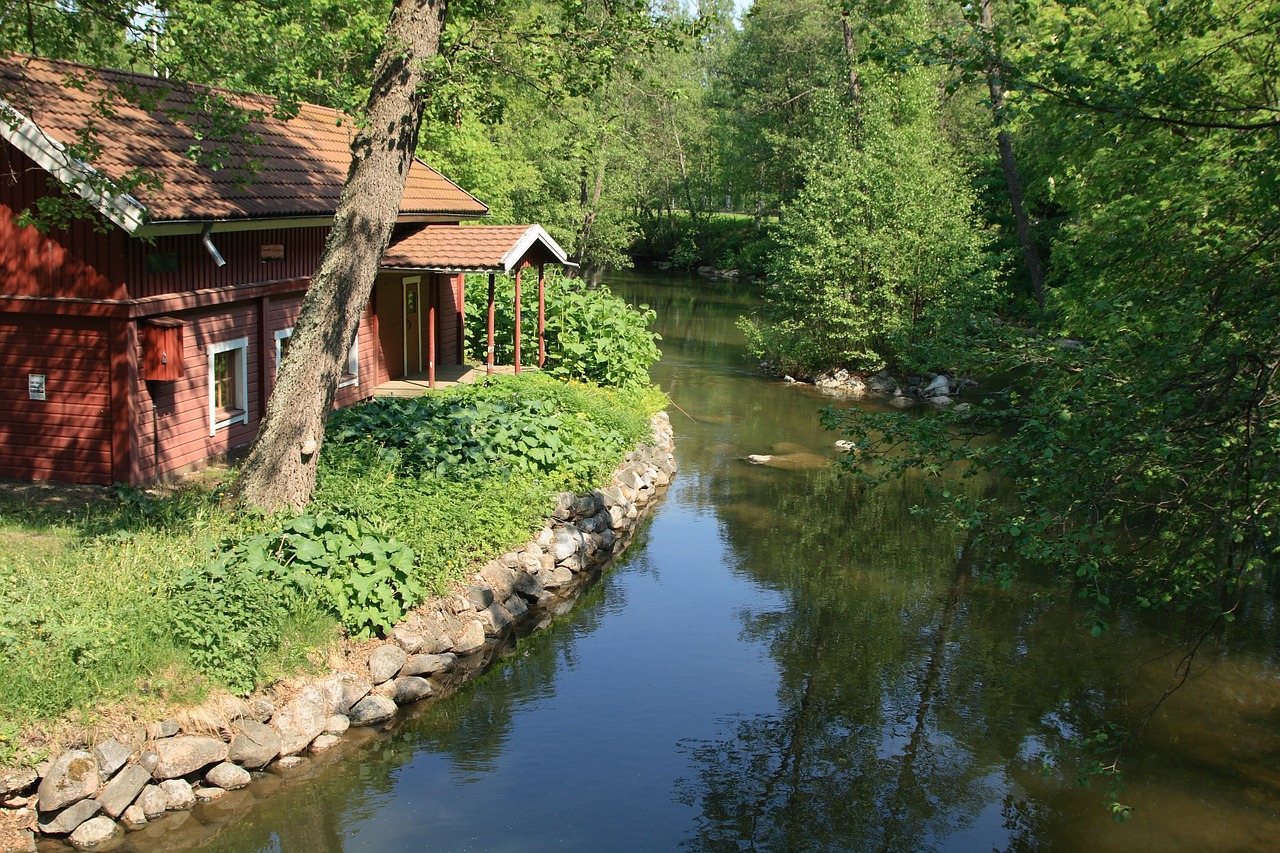 house on a river summer house free photo