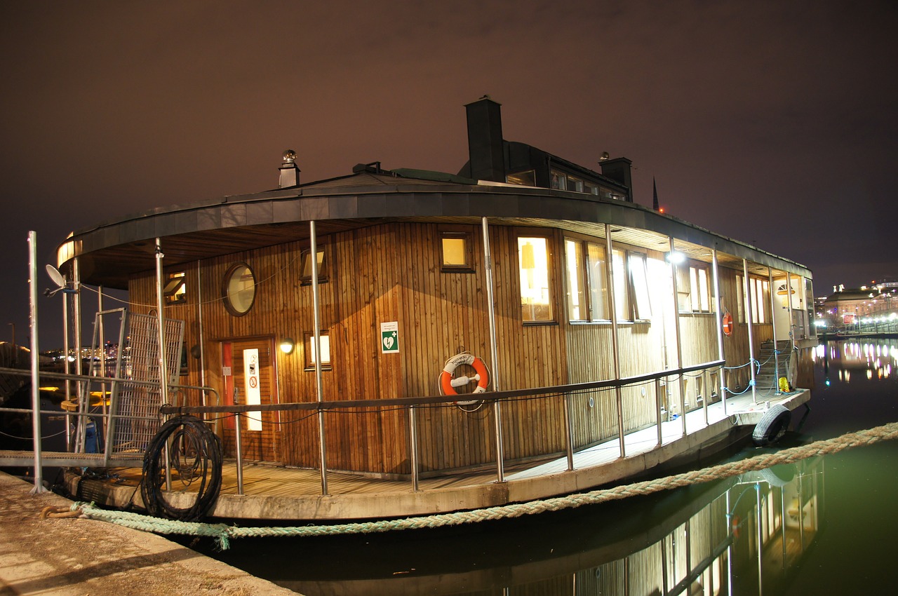 houseboat night boot free photo