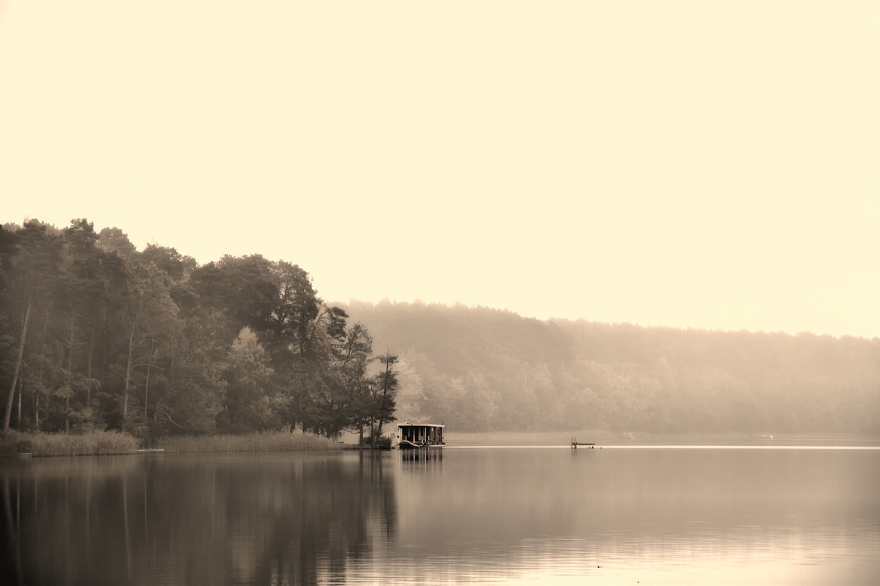 houseboat autumn lake free photo