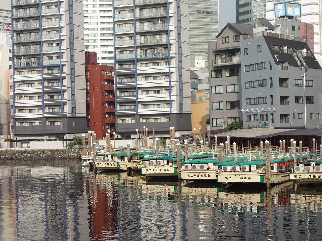 houseboat shinagawa canal free photo
