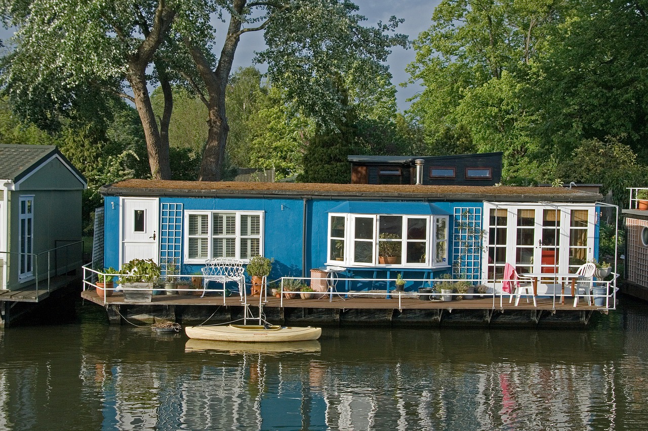 houseboat channel boat free photo