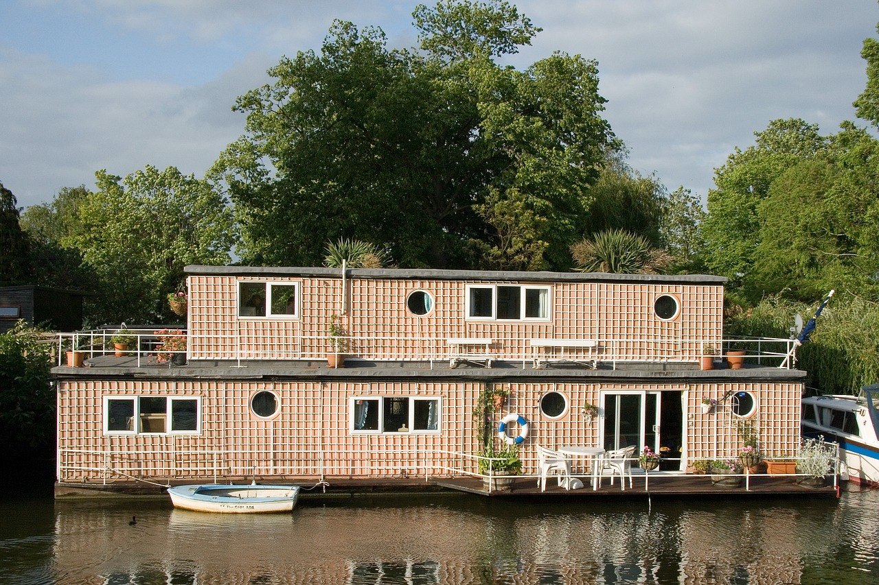 houseboat channel boat free photo